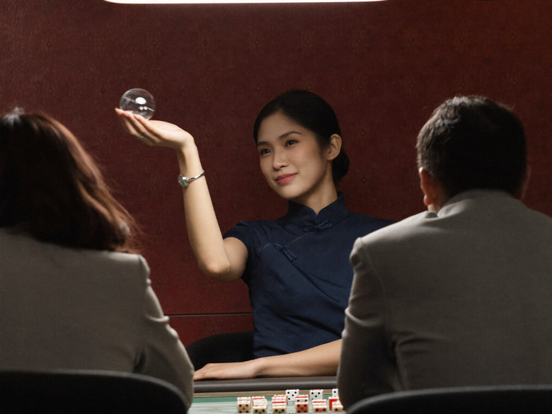 SA Gaming sic bo dealer at the table